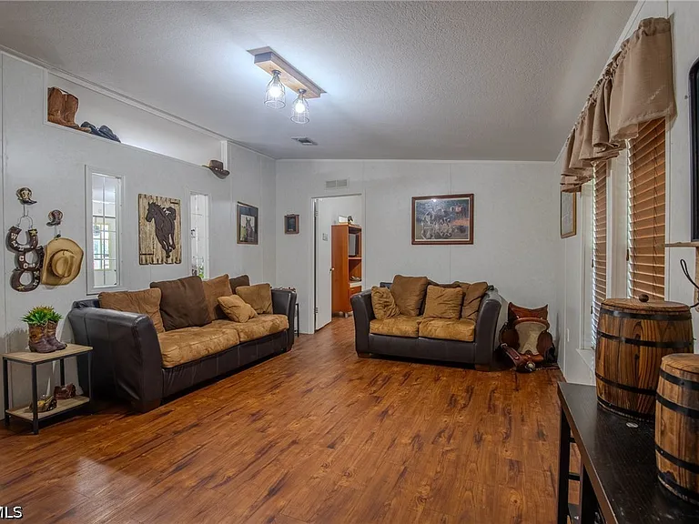 1205 Inverness Ave — Photo 7