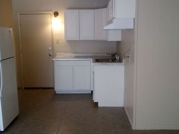 2nd image of 2021 N Jefferson St #10