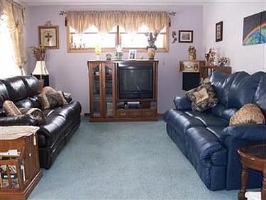 4th image of 558 Coolman Ave