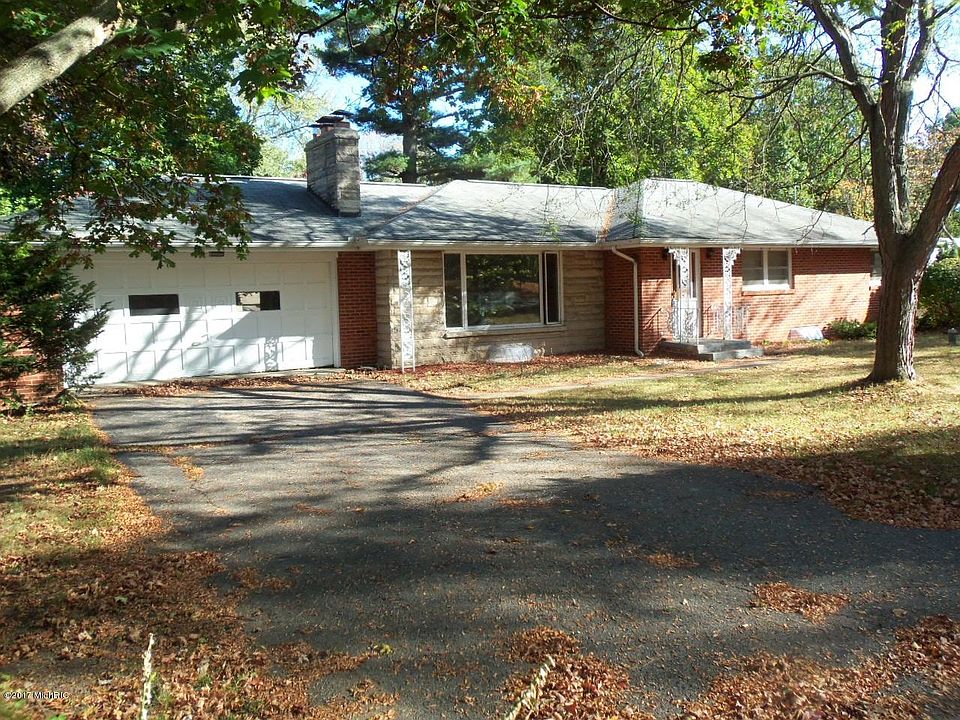 1st image of 44 Garden Ave N
