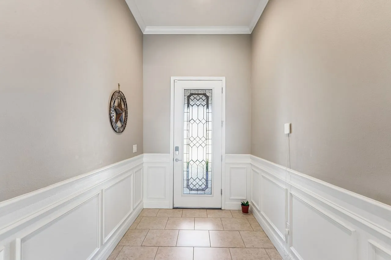 4 bed, 2.5 bath, 2419 sqft, $3,200 — Photo 4