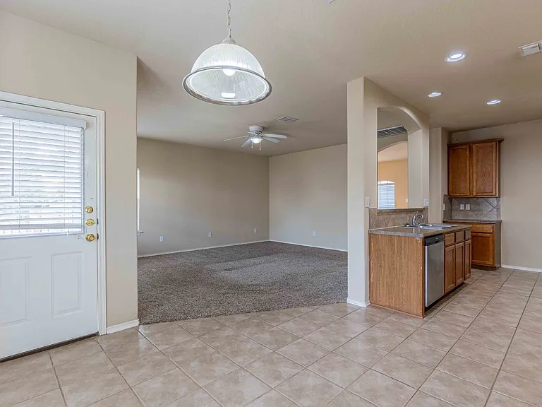 906 Ashbury Blf — Photo 17