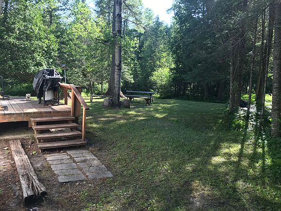 Beautiful bckyrd w/firepit