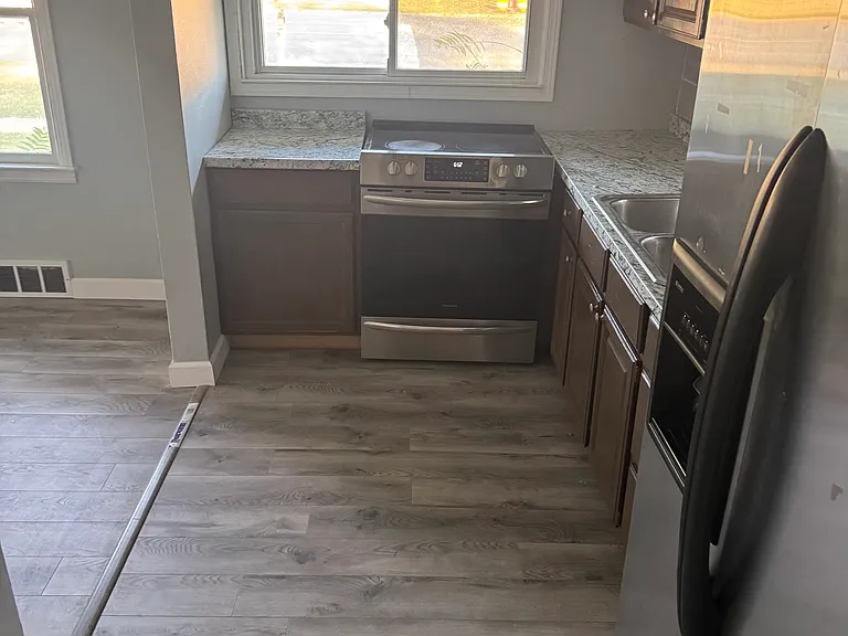 6305 N Wayne Rd — Photo 5