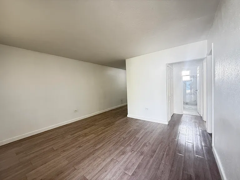 1015 SW 8th St #2 — Photo 3