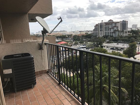 5th image of 1625 SE 10th Ave APT 807