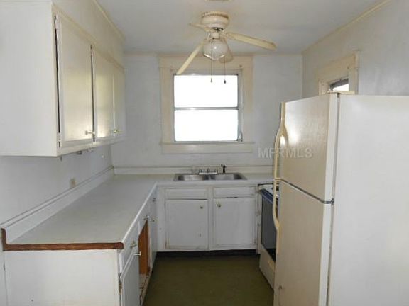 3rd image of 275 W Pershing Dr