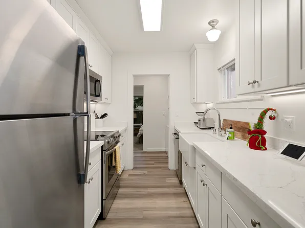 816 N Motor Pl, Seattle, WA 98103
