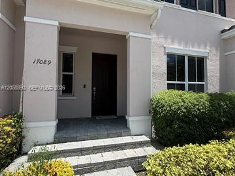 17089 SW 93rd St #Townhouse 17089 — Photo 3