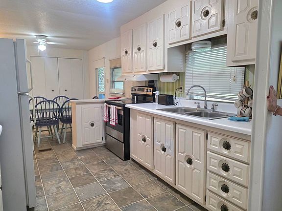 4th image of 496 Hillcrest Ln