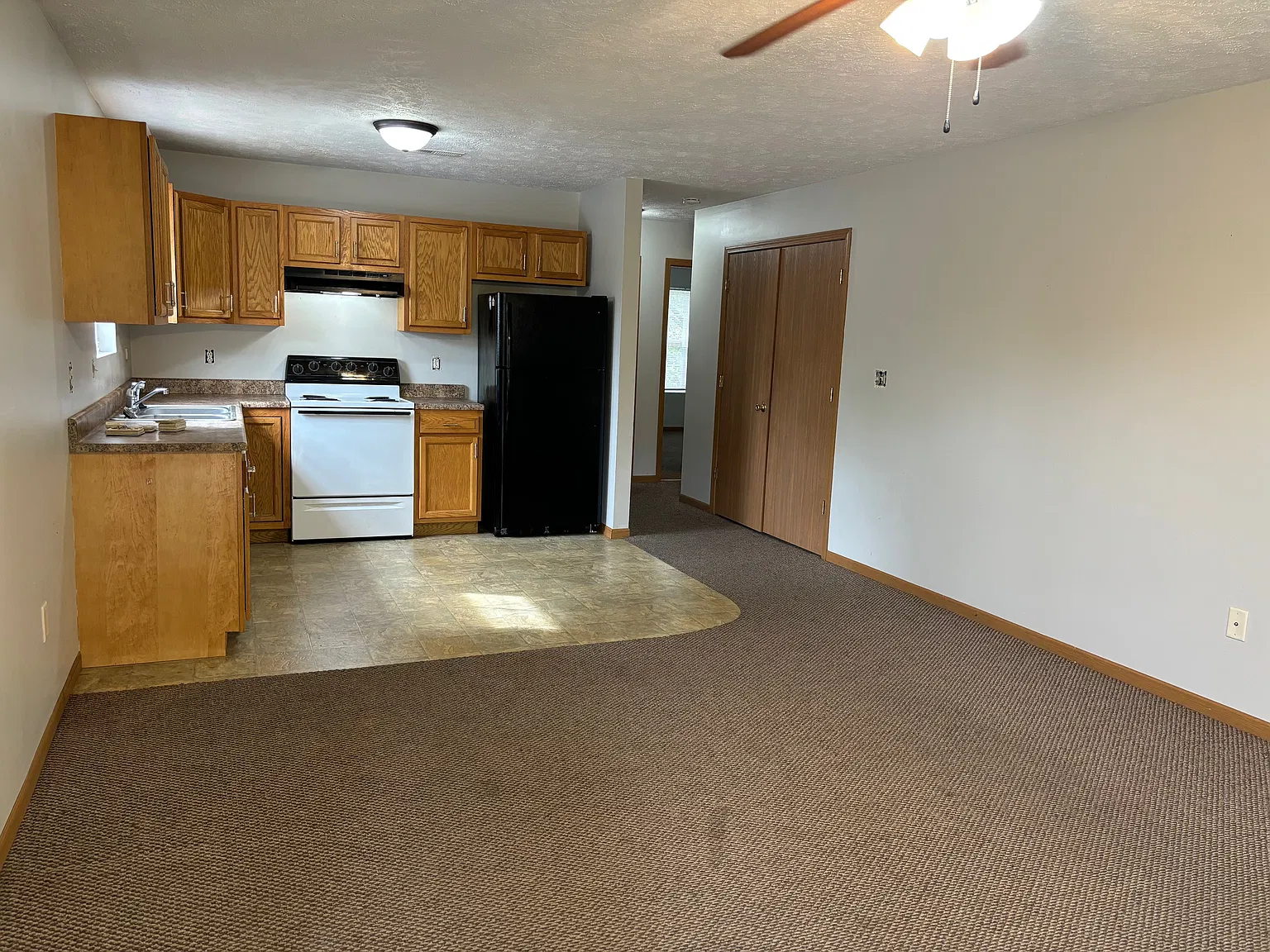 2 bed, 945 sqft, $850 — Photo 2