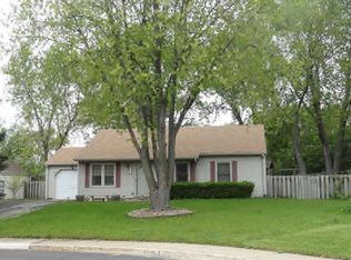 419 Stratford Ct, Streamwood, IL
