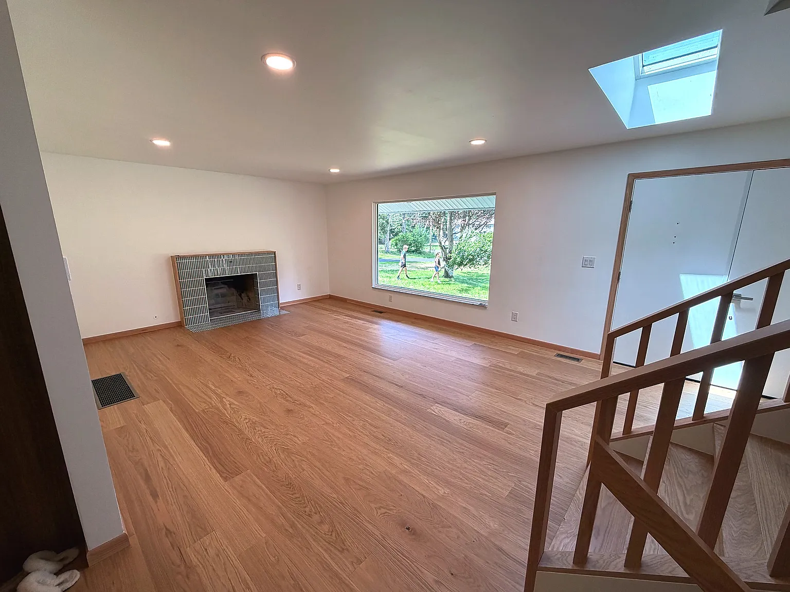 3 bed, 2246 sqft, $3,995 — Photo 3