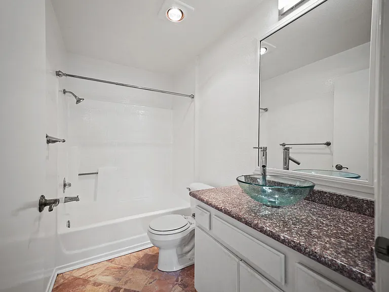 111 S Croft Ave — Photo 22