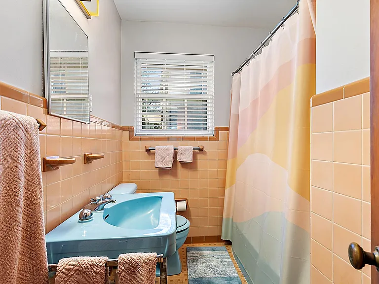 4428 Worth Dr W — Photo 10