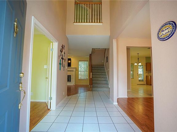 4th image of 2611 Goldfinch Dr