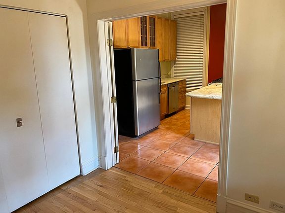 3rd image of 4108 N Southport Ave #1