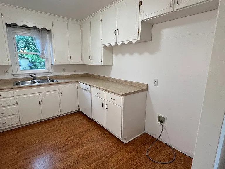 1621 S Ash Pl — Photo 7