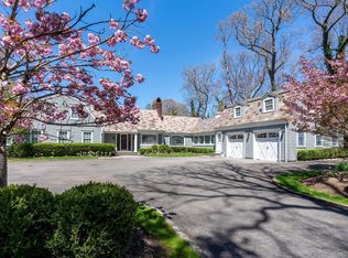 3 Woodedge Ln, Brookville, NY 11545