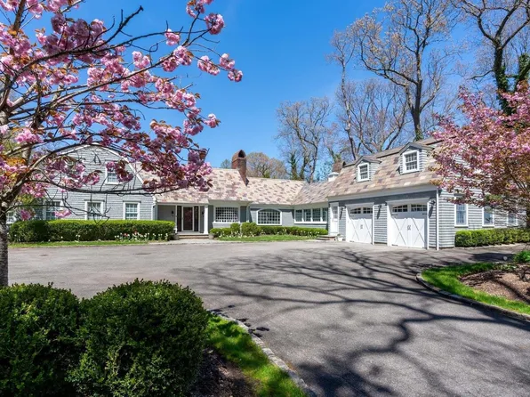 3 Woodedge Lane, Brookville, NY 11545