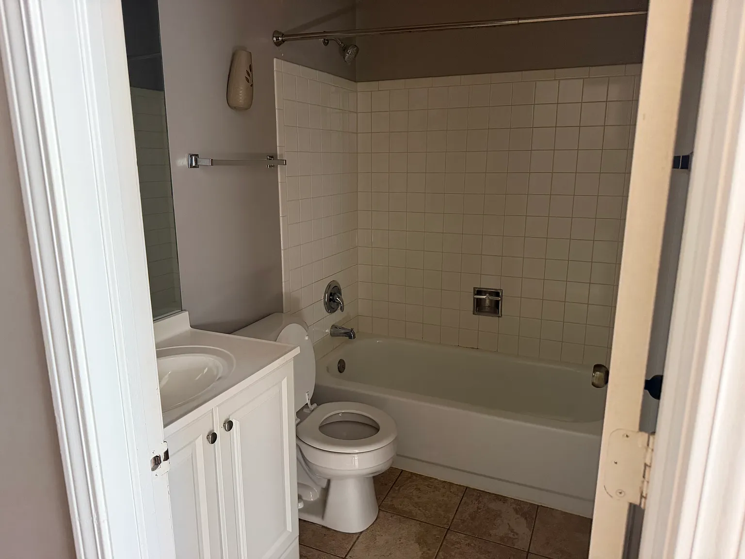 2 bed, 1100 sqft, $2,400 — Photo 2