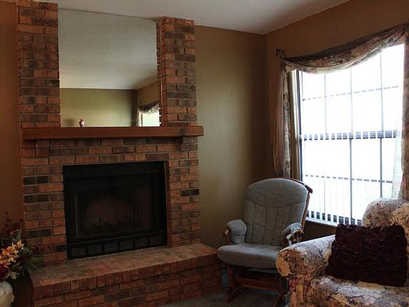 4th image of 7945 Barrowood St