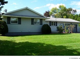 7 Fleetwood Dr, Rochester, NY 14609