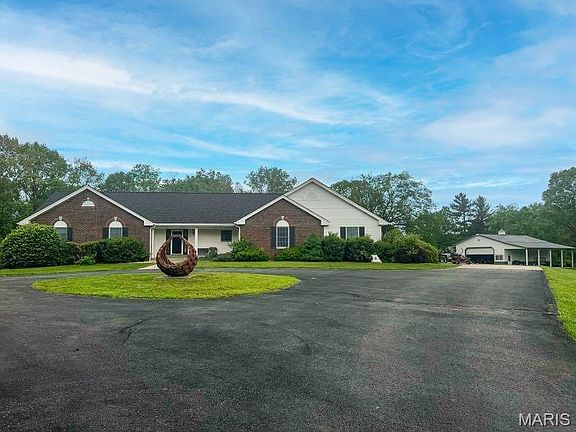 2nd image of 2 Carrico Oaks Ct