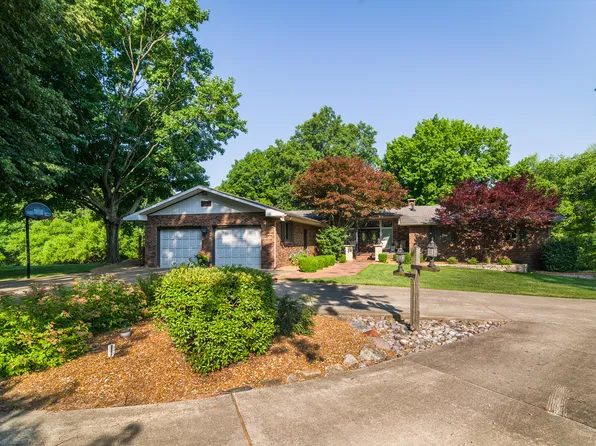 1008 W Main St, Clinton, IL 61727