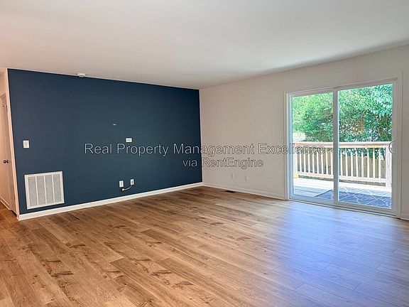5th image of 108 Hassell Ct