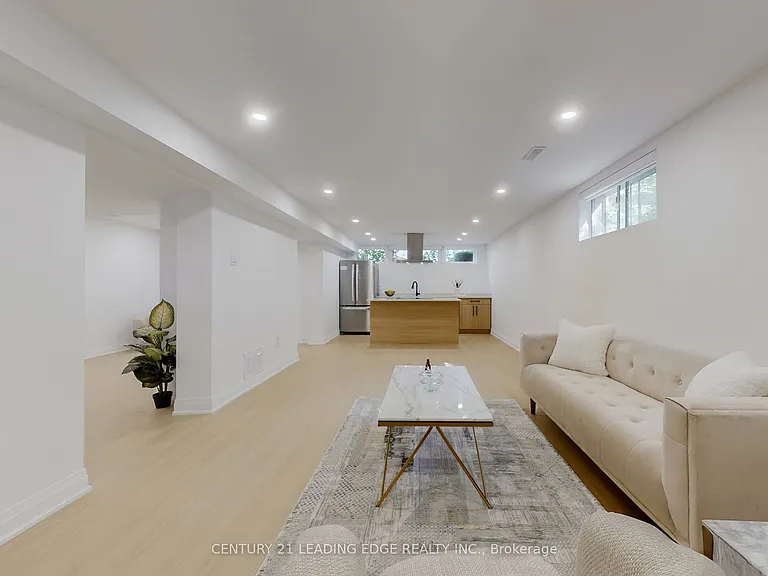 2240 Springfield Ct — Photo 31