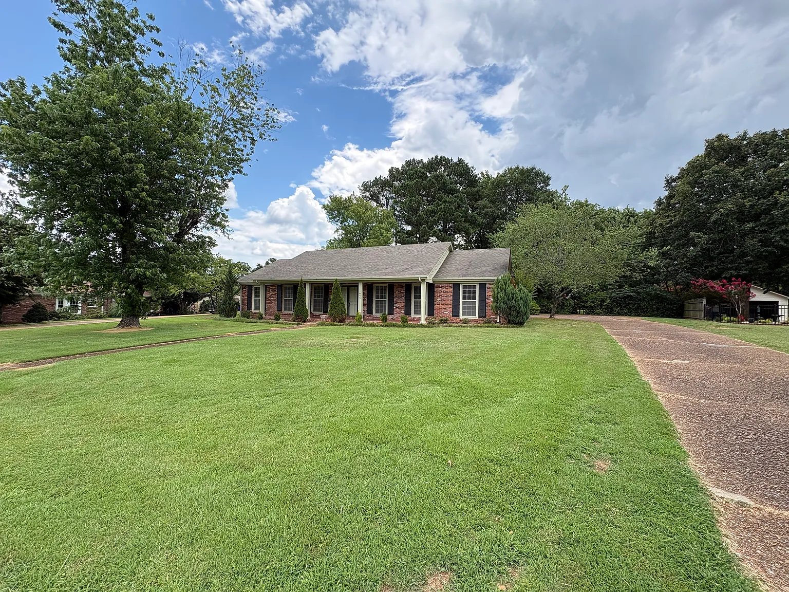 3 bed, 1893 sqft, $2,000 — Photo 2