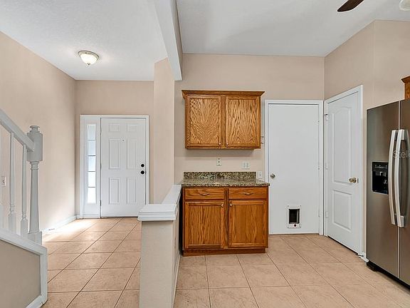 5th image of 938 Vista Cay Ct