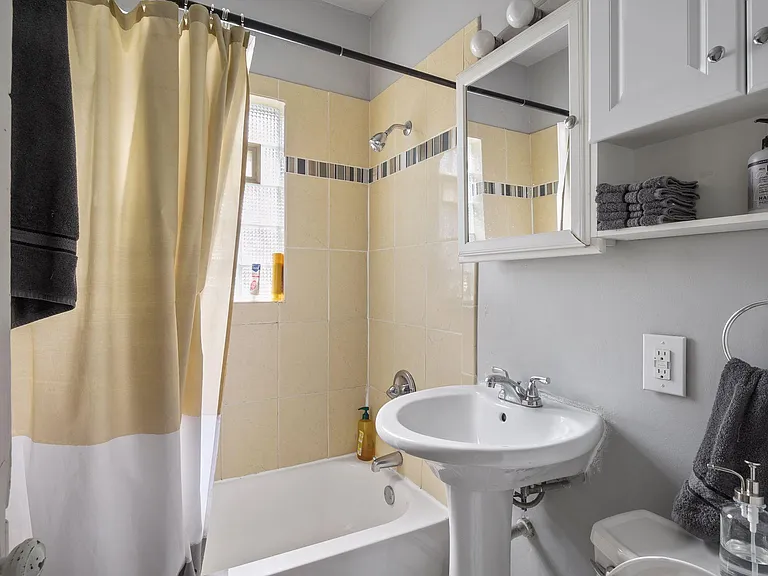 1431 Jefferson St NE #3 — Photo 15