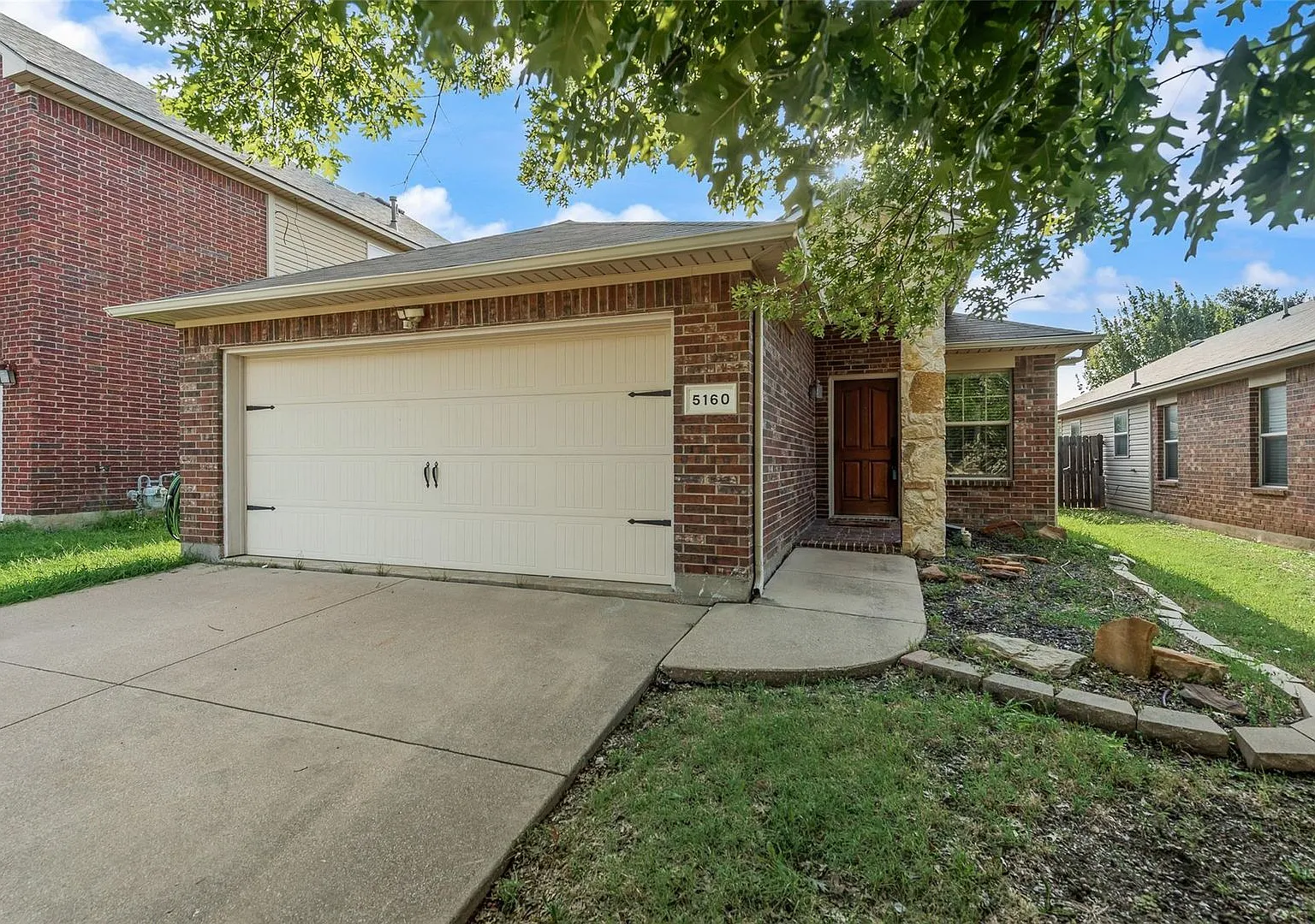Comfort, Space, and Convenience in Fort Worth — Photo 1