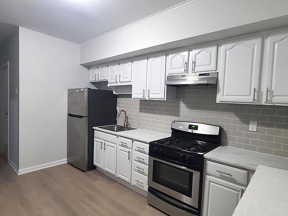 5th image of 325 58th St APT 2