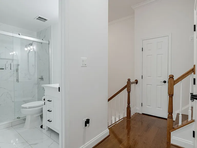 413 Clayton Ln — Photo 28