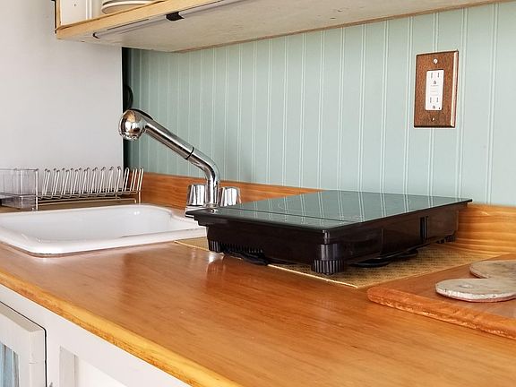 Nice counter space
