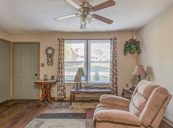 2nd image of 418 Crabtree Cir