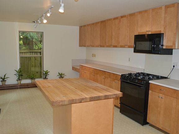 3rd image of 12500 SE 47th Pl