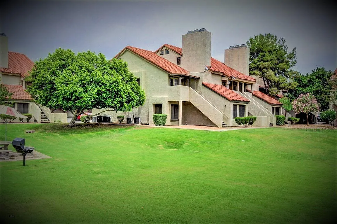 2 bed, 1.5 bath, 917 sqft, $1,495 — Photo 2