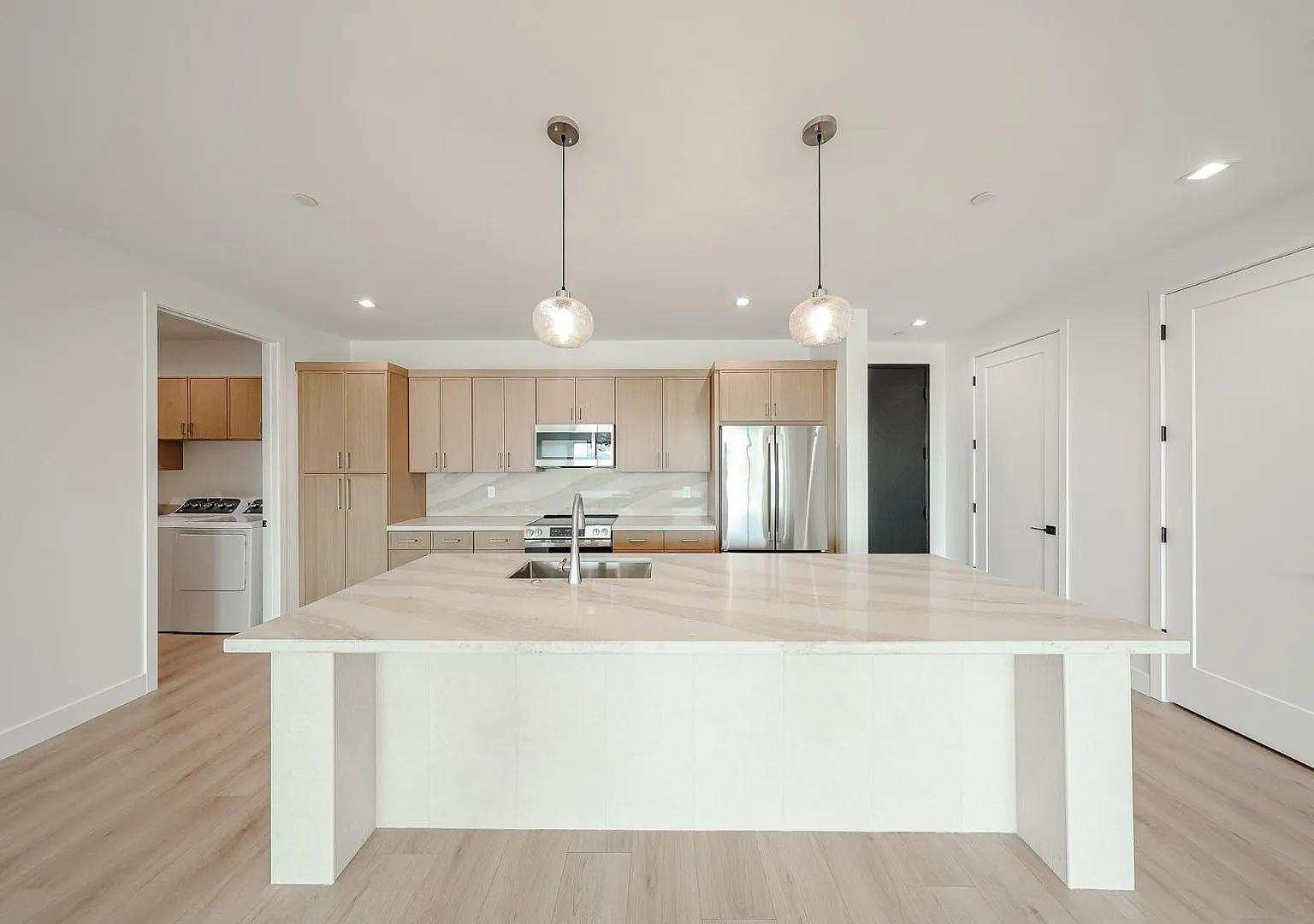 2 bed, 2.0 bath, 1363 sqft, $2,100 — Photo 1