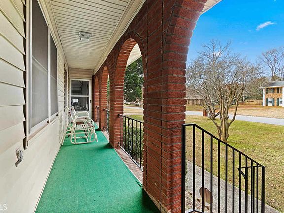 3rd image of 8794 Twin Oaks Dr