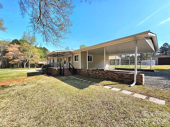 3rd image of 44716 Gold Branch Rd