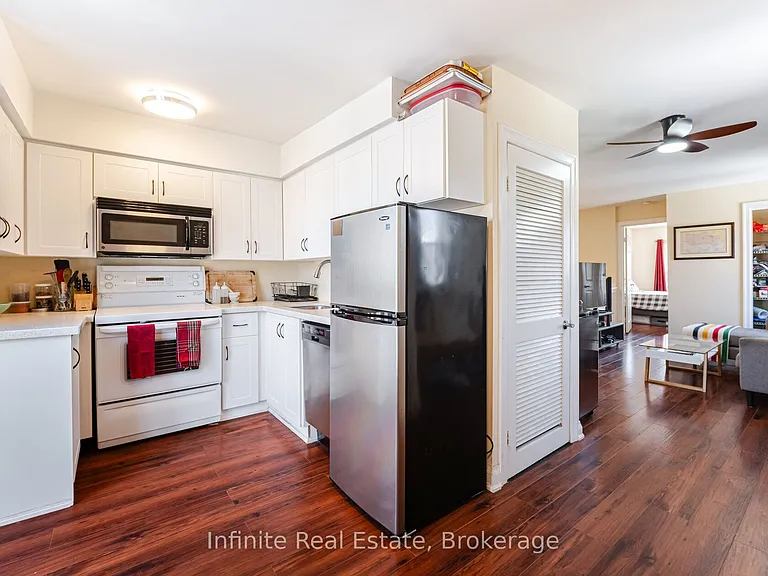 655 Coxwell Ave — Photo 5