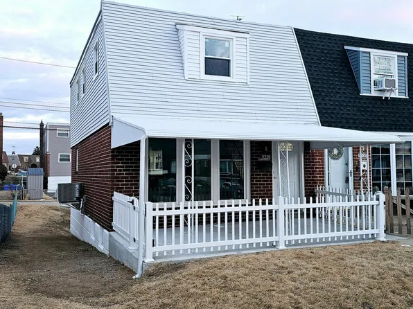 9339 Lansford St, Philadelphia, PA 19114