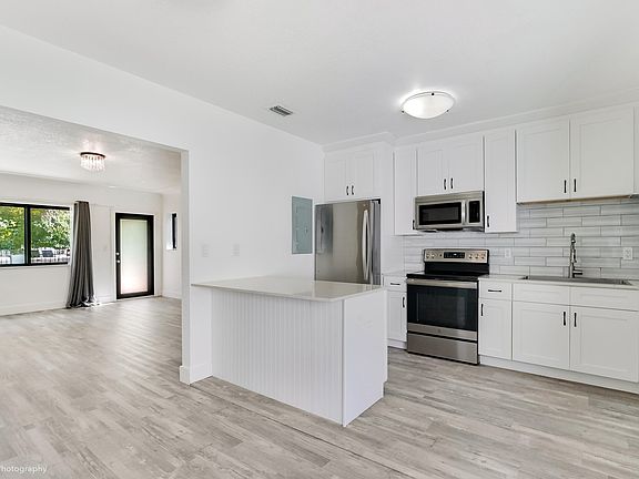 4th image of 6820 NE 5th Avenue
