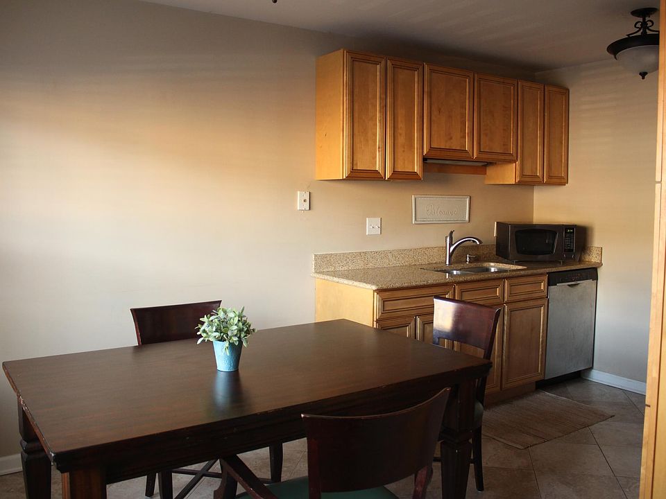 2nd image of 2420 Arlington Blvd APT A2