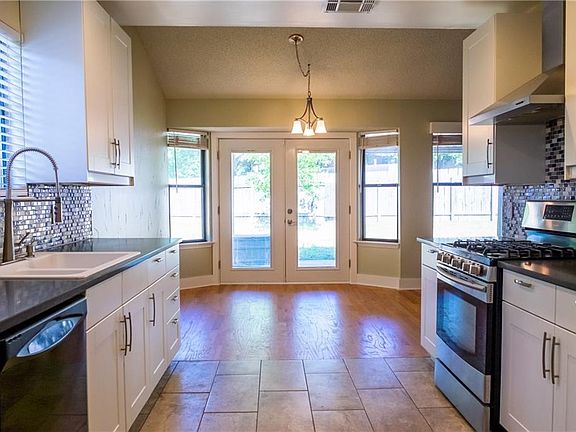 3rd image of 905 Great Oaks Cv