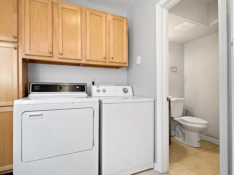 404 W Hill St — Photo 6